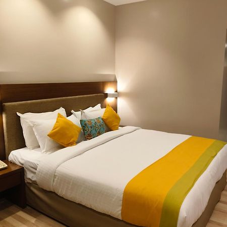 Park Residency Adoor Hotel Adur Luaran gambar