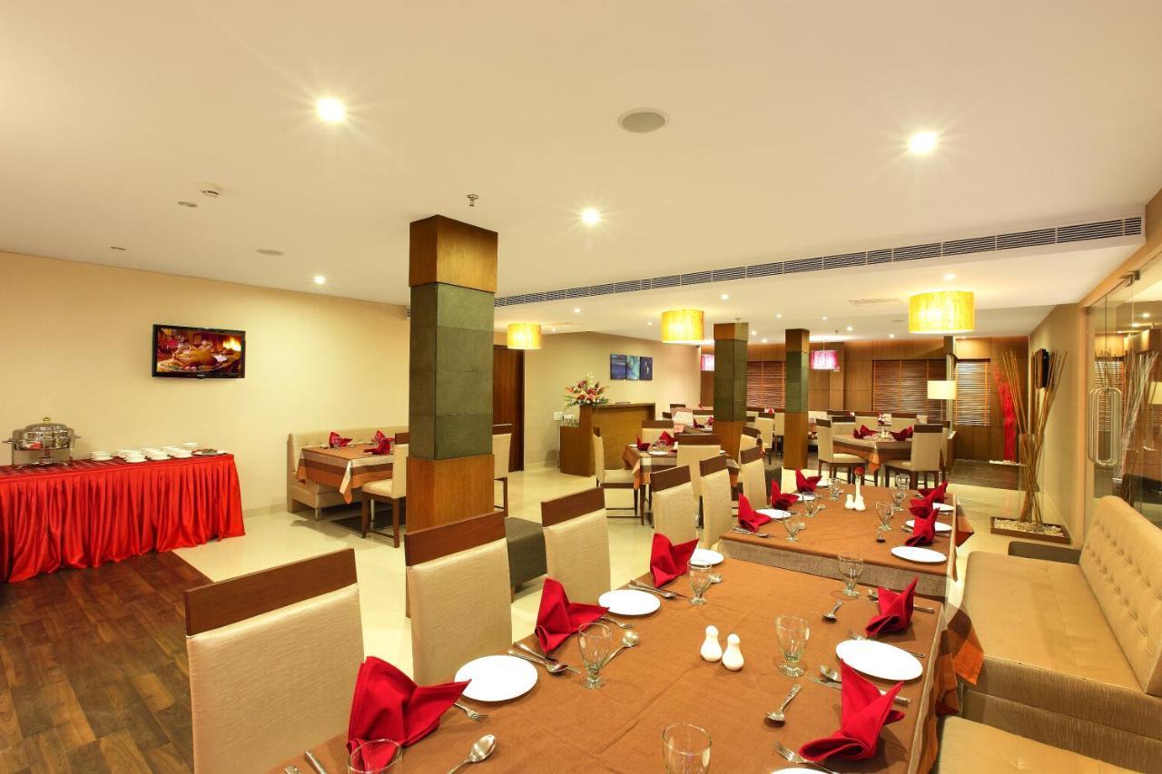 Park Residency Adoor Hotel Adur Luaran gambar