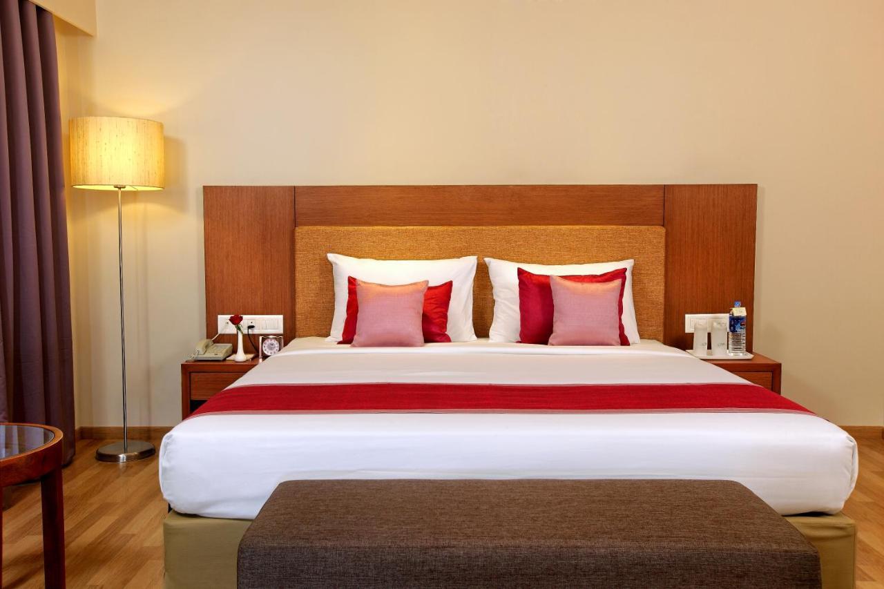 Park Residency Adoor Hotel Adur Luaran gambar