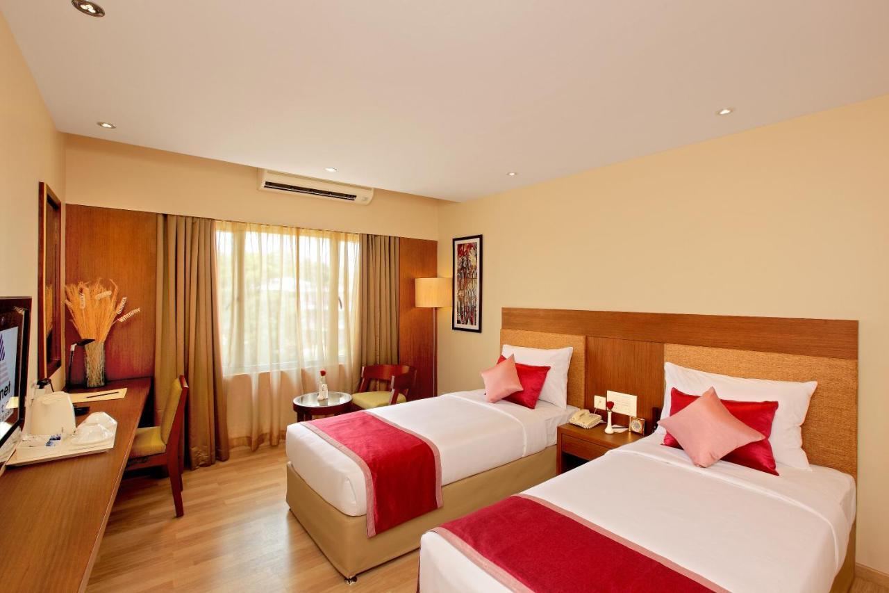 Park Residency Adoor Hotel Adur Luaran gambar