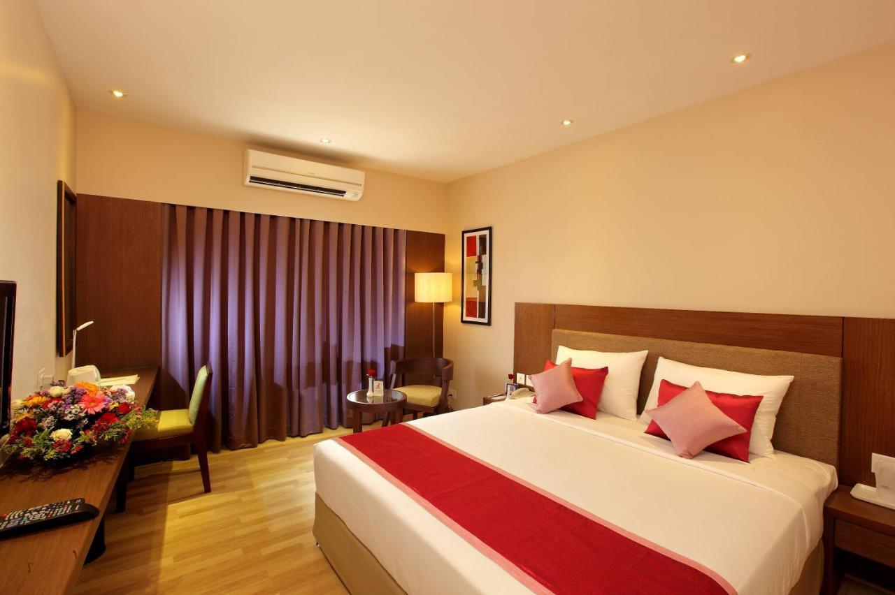 Park Residency Adoor Hotel Adur Luaran gambar