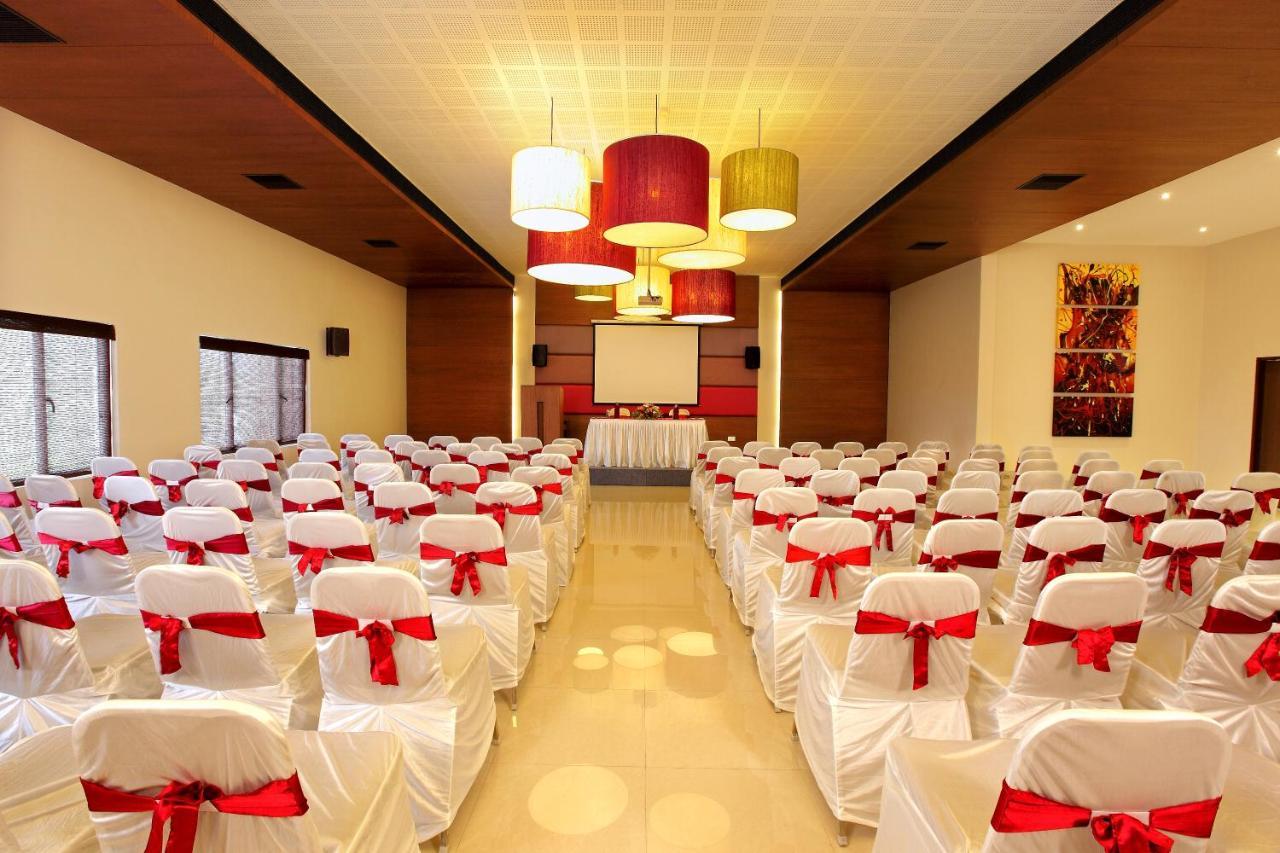 Park Residency Adoor Hotel Adur Luaran gambar