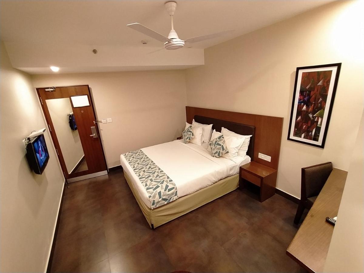 Park Residency Adoor Hotel Adur Luaran gambar