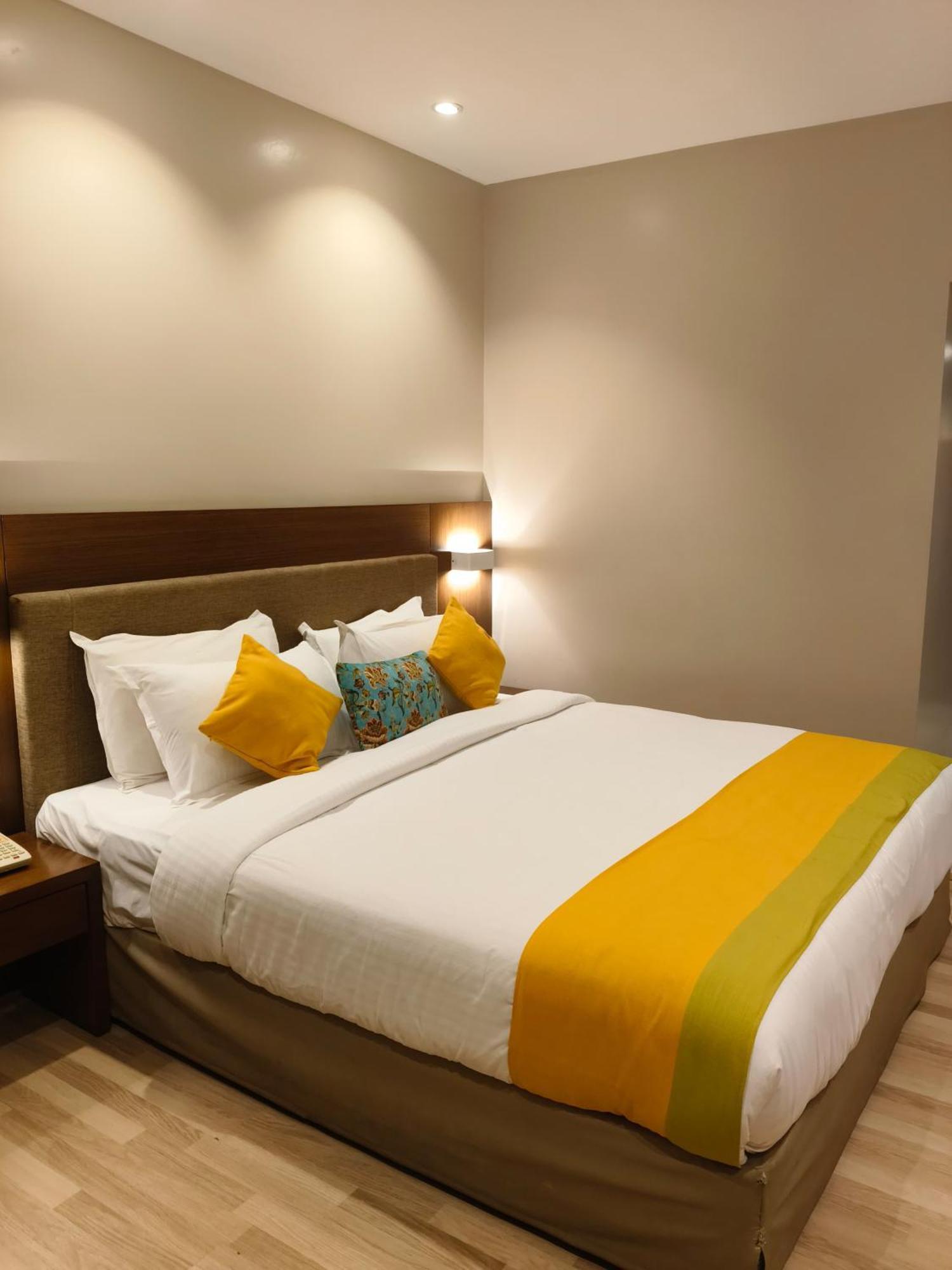 Park Residency Adoor Hotel Adur Luaran gambar