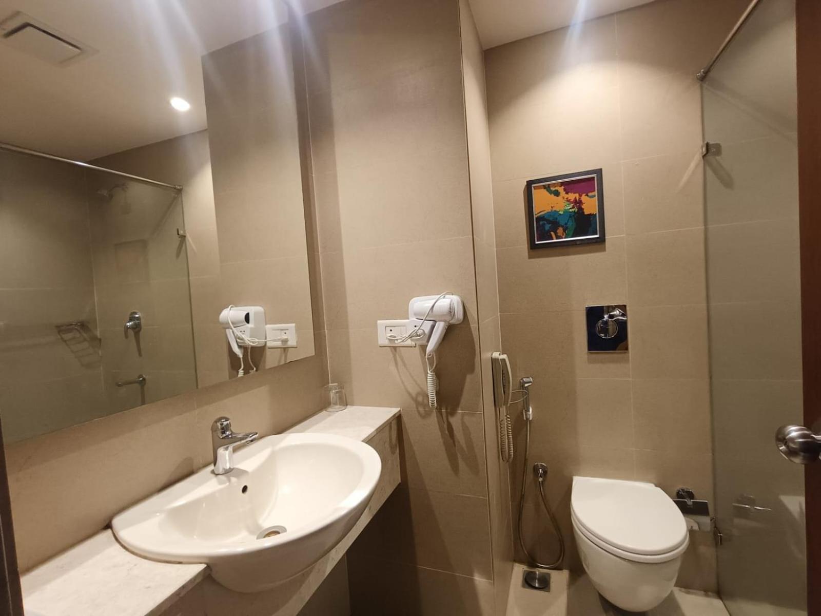Park Residency Adoor Hotel Adur Luaran gambar