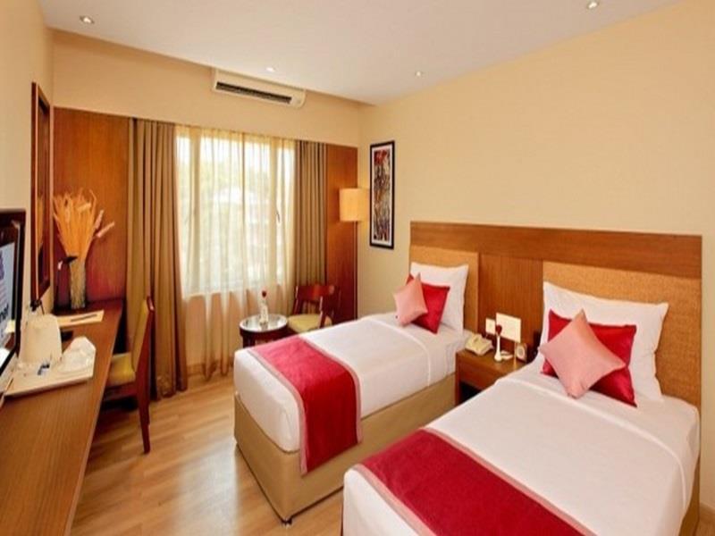 Park Residency Adoor Hotel Adur Luaran gambar