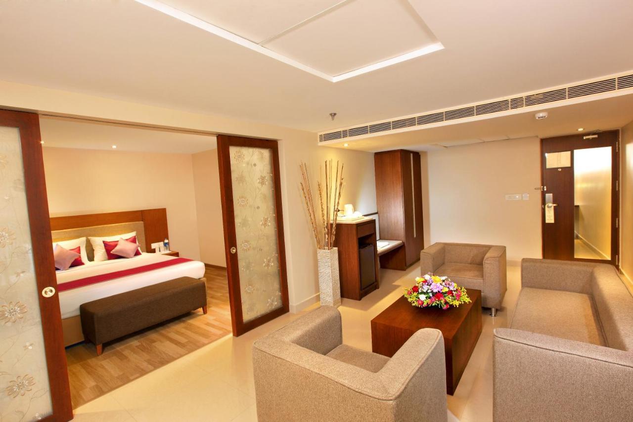 Park Residency Adoor Hotel Adur Luaran gambar