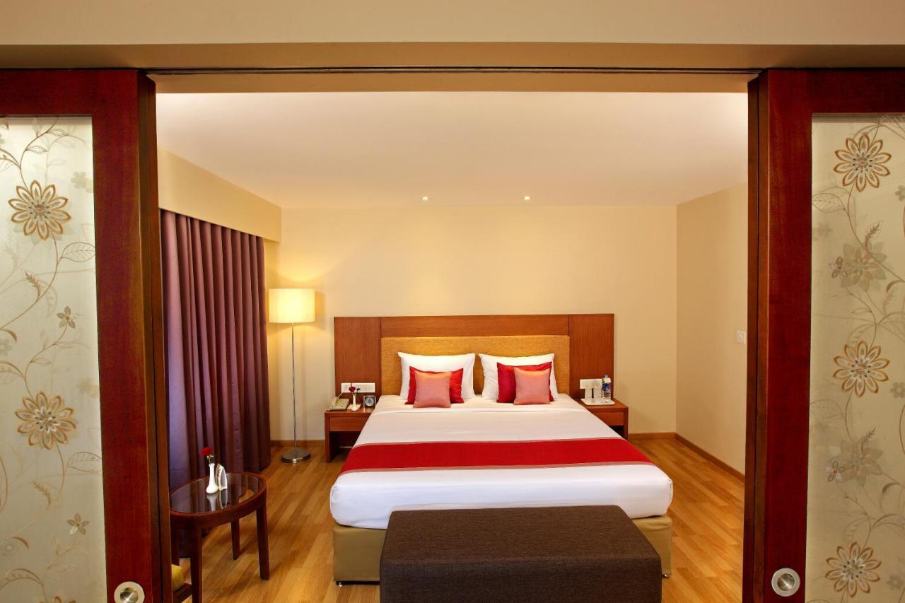Park Residency Adoor Hotel Adur Luaran gambar